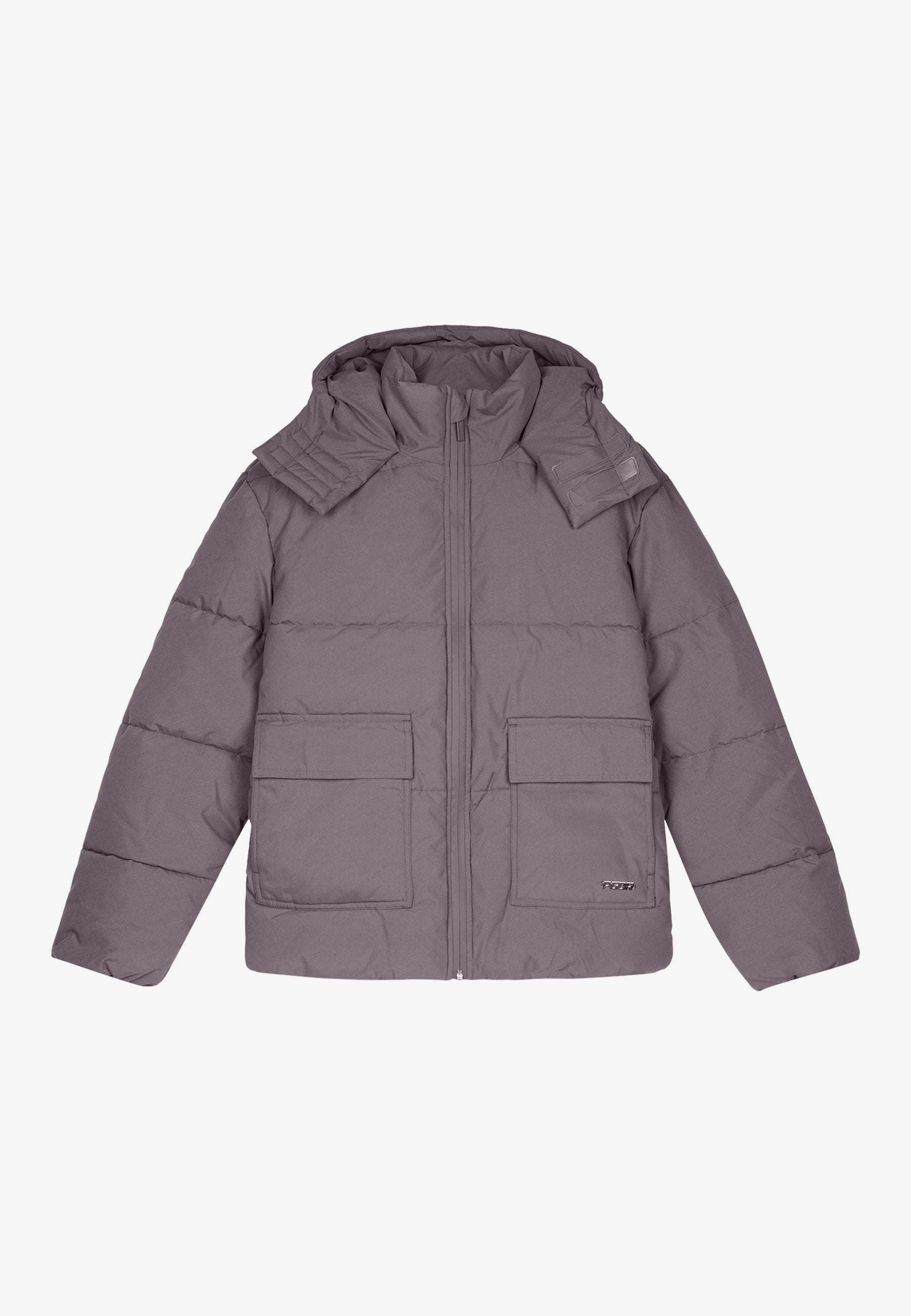 Puffjacke aus hellgrauem Stoff, mit Reißverschluss vorne, Kapuze, zwei großen Fronttaschen und gestepptem Design für zusätzlichen Textur.