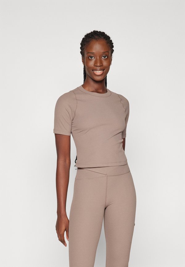 Nike Performance