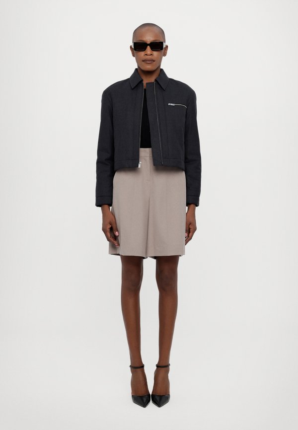 Theory CROP ALINE