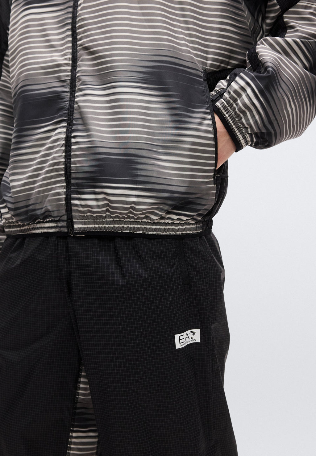 TRACKSUIT GRAPHIC Media 6
