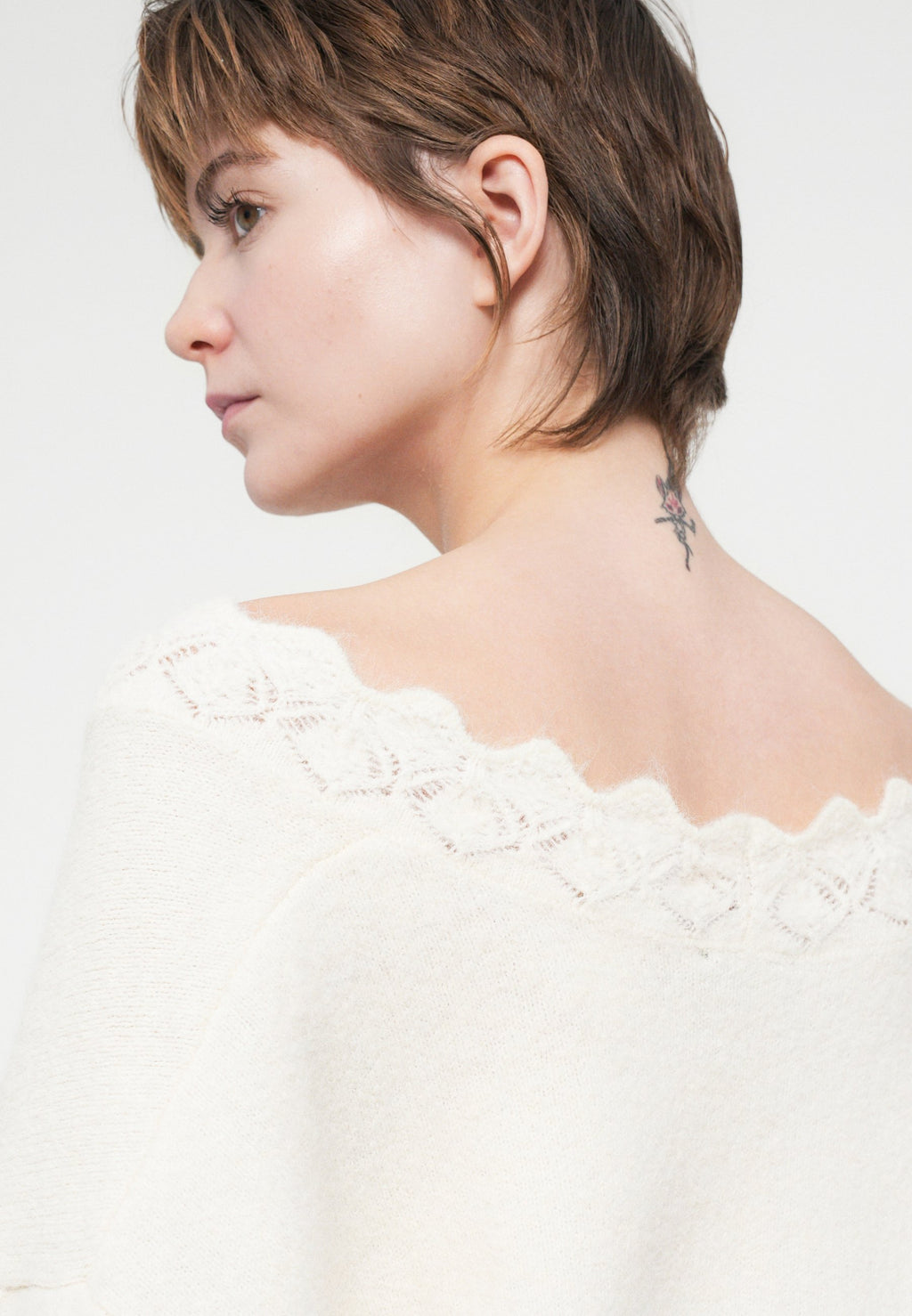 GAP SCALLOPED EDGE CARDI