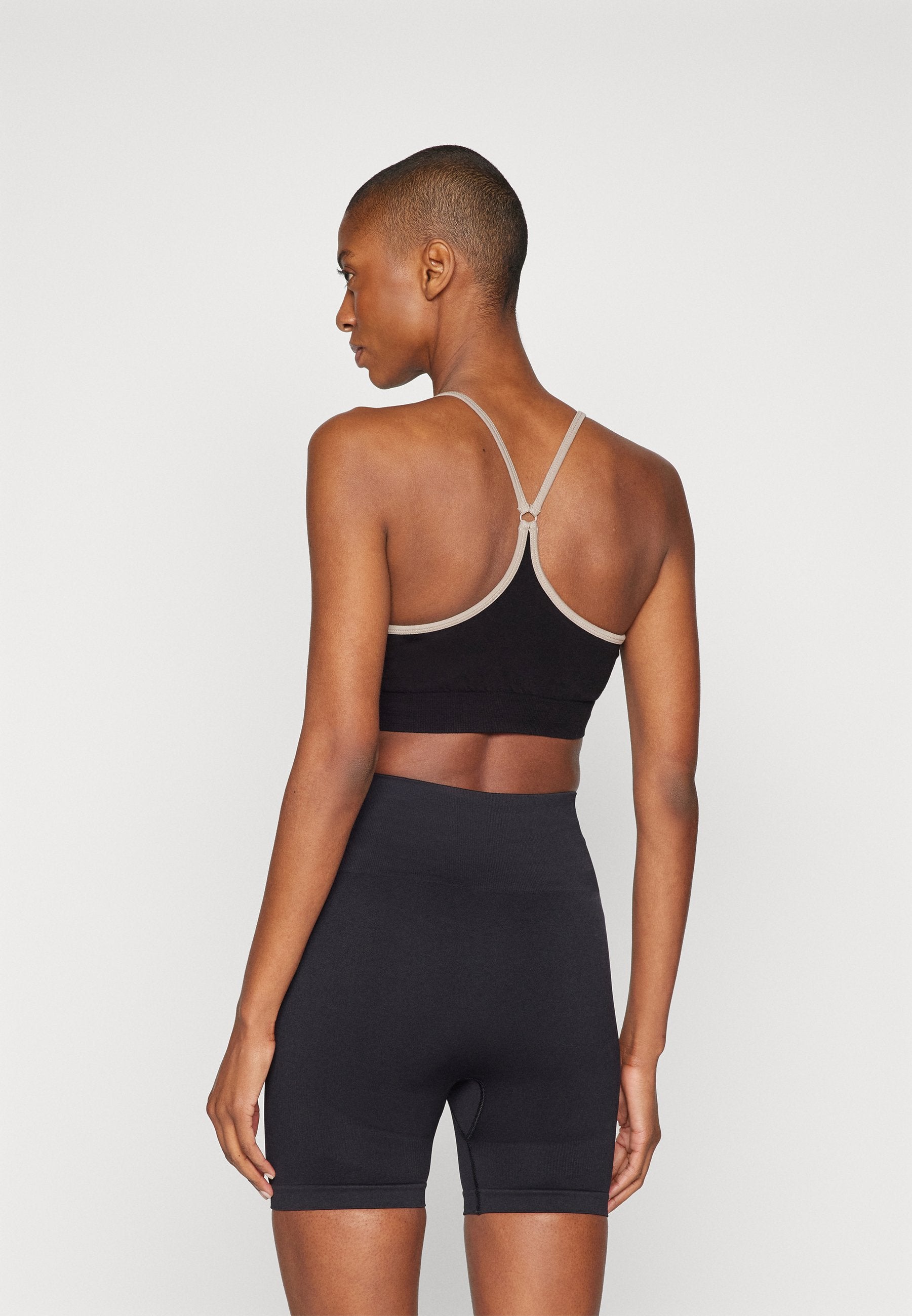 Yogasearcher DHARMA SEAMLESS BRA