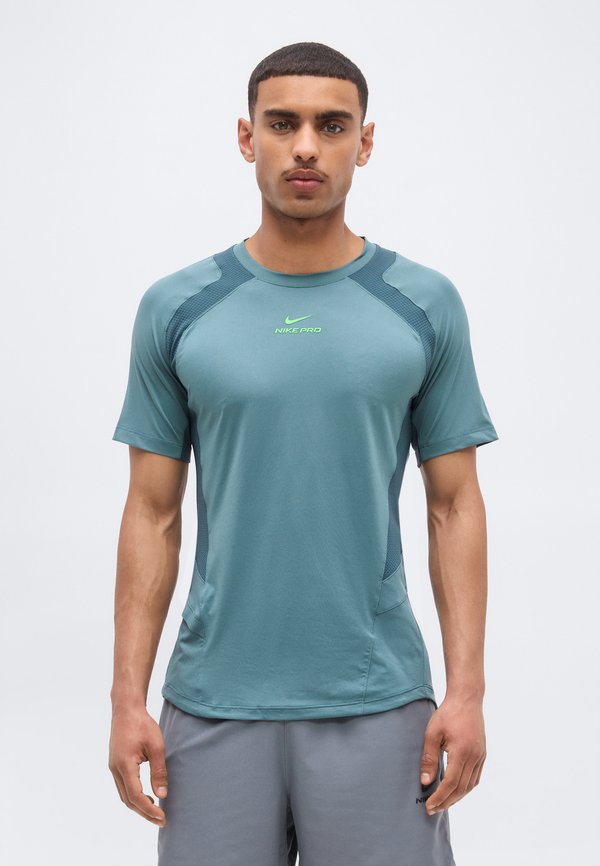 Nike Performance M NP DFADV NPT SS TOP - Sports T-shirt - mineral slate/faded spruce/green strike