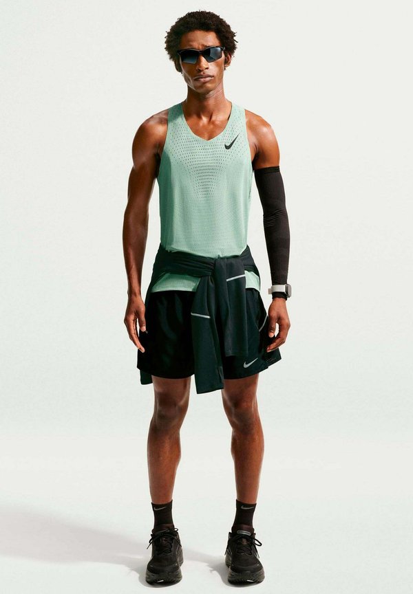 Nike Performance LAUFSHIRT AEROSWIFT - Top - steam black