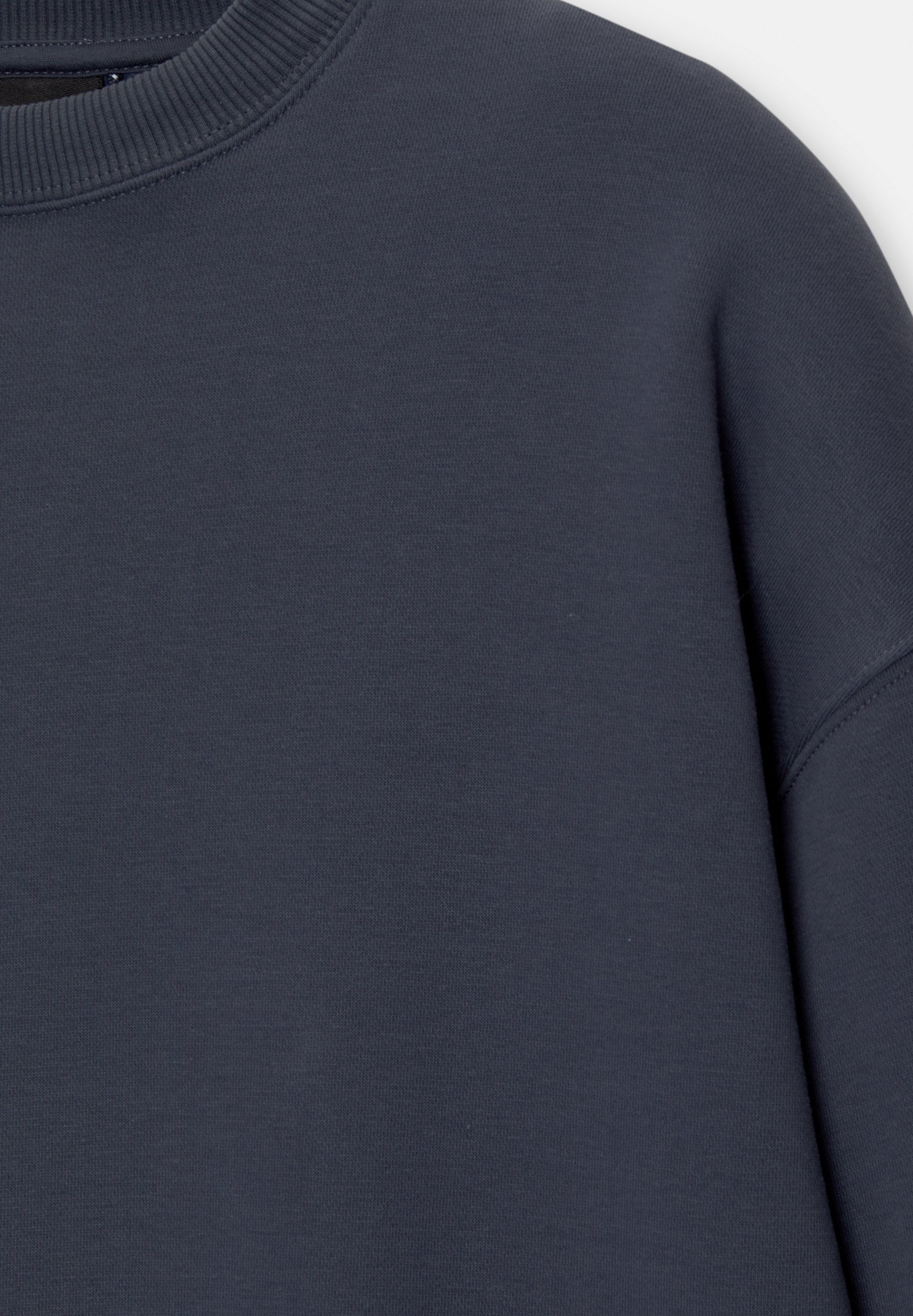 PULL&BEAR ROUND NECK