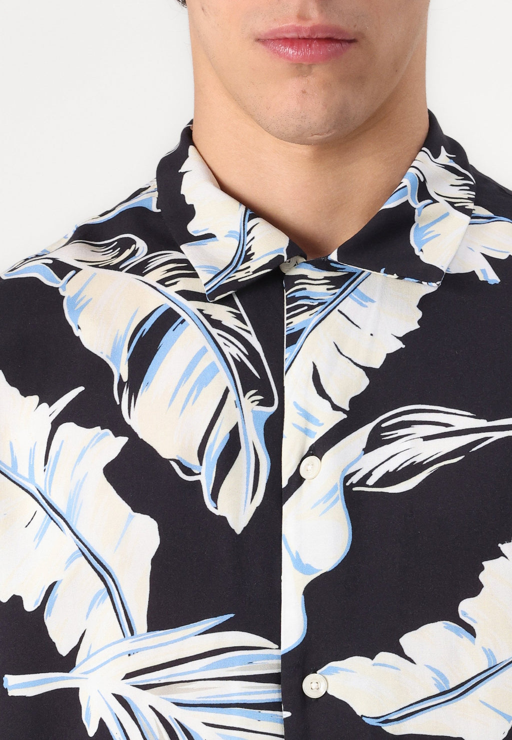 LIGHTWEIGHT LEAF SHIRT UNISEX Media 6