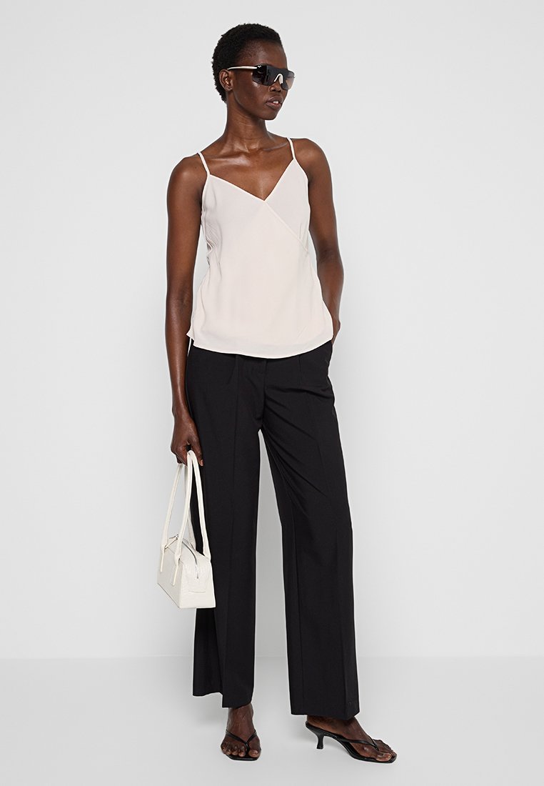 Armani Exchange Top Media 2
