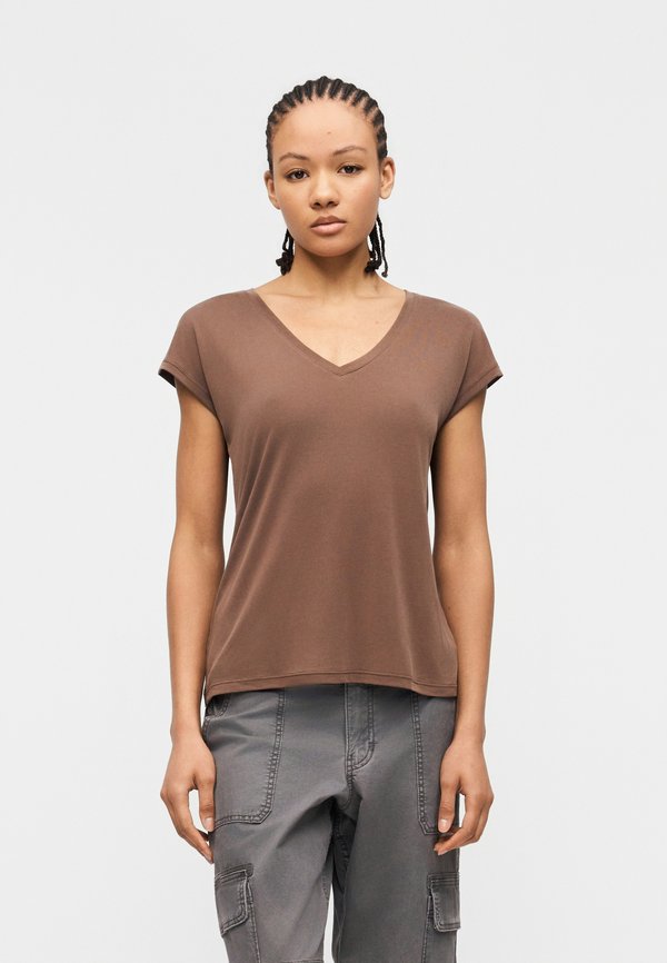 Vero Moda VMFILLI V NECK TEE - Basic T-shirt - chocolate martini
