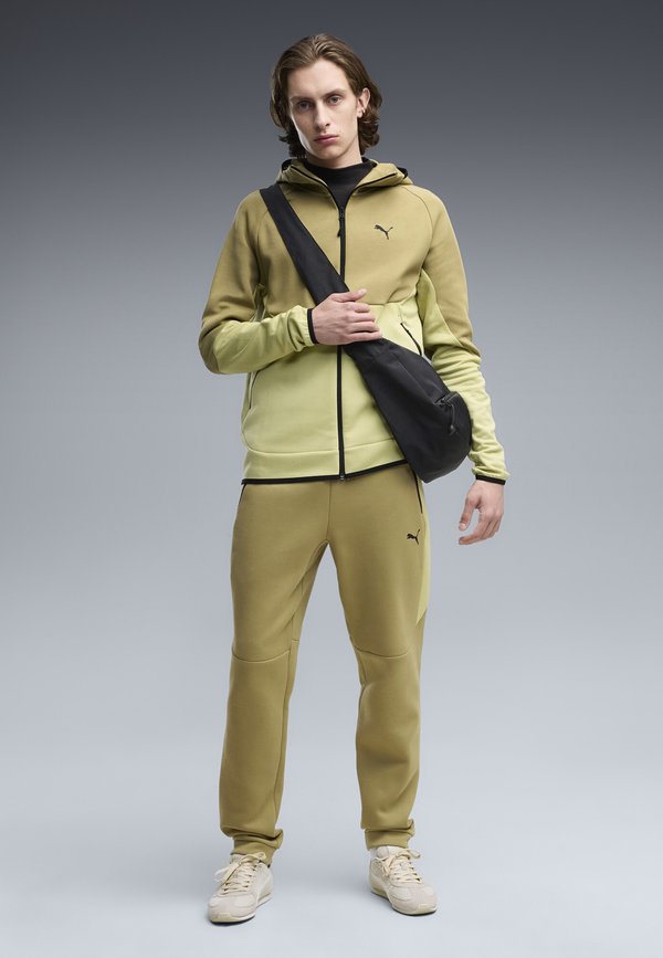Puma PUMATECH ELEVATED HOSE - Tracksuit bottoms - chai latte