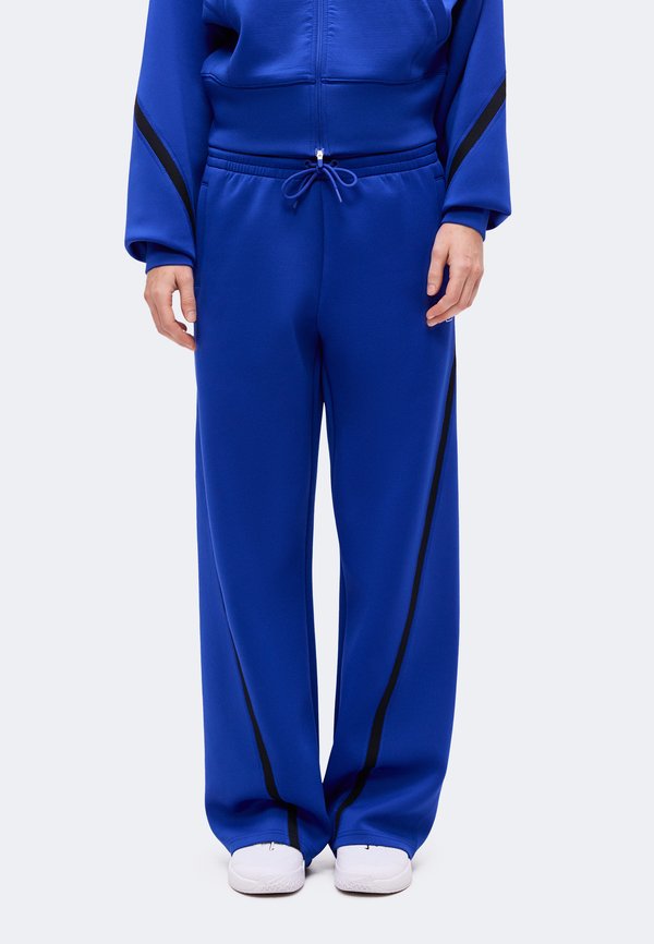 Nike Performance NIKECOURT ADVANTAGE - Tracksuit bottoms - old royal/white