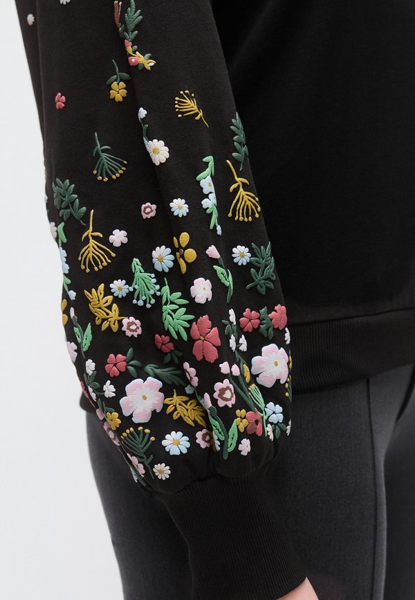 ONLY Tall ONLBROOKE O NECK FLOWER