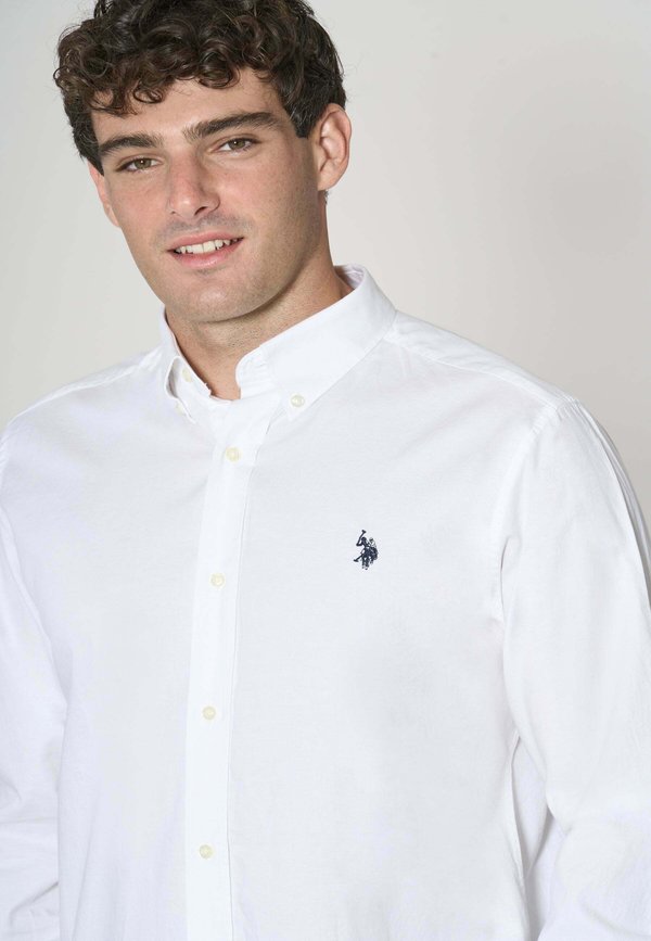 U.S. Polo Assn. IN REGULAR FIT LOGO