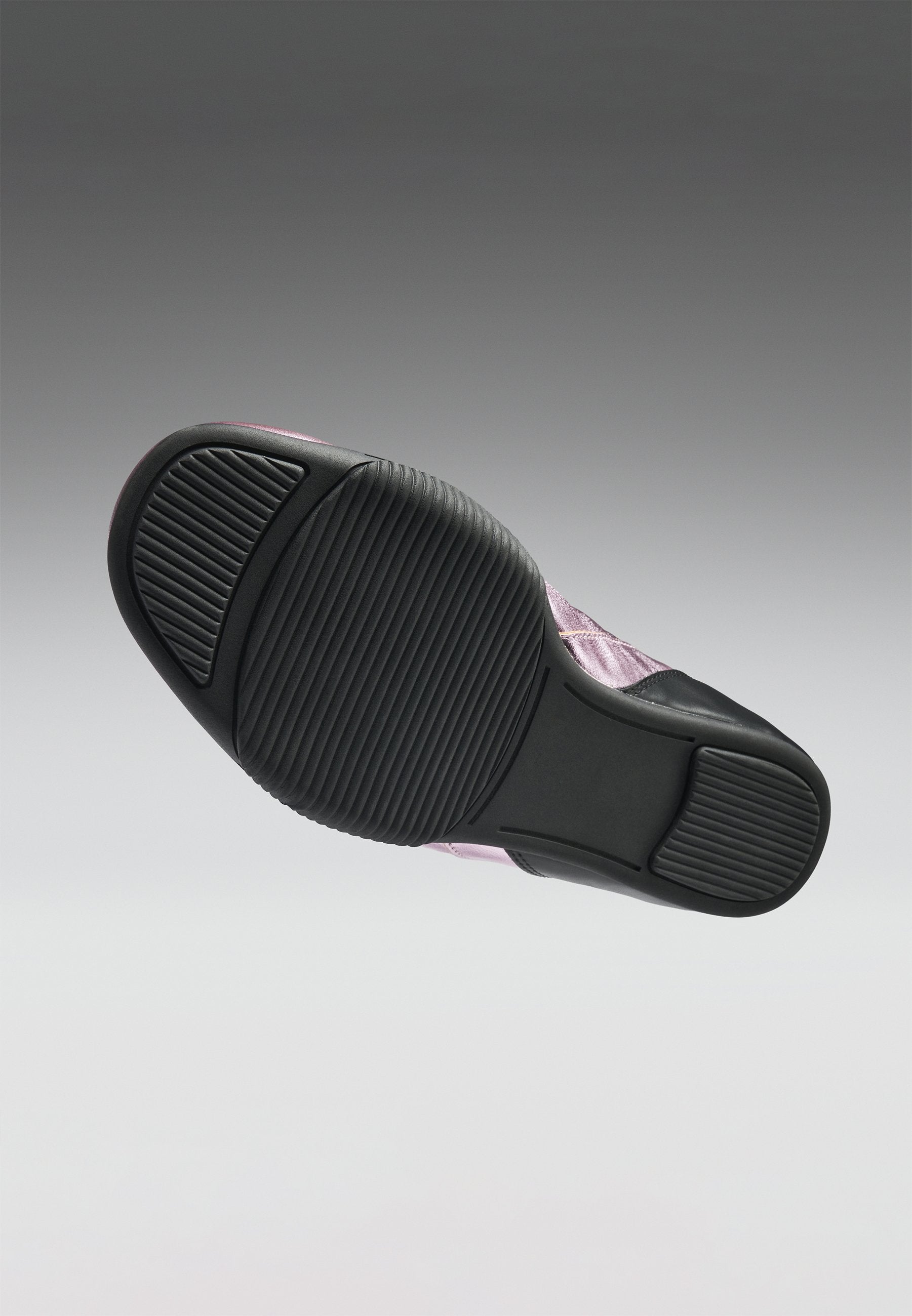 Koi Footwear HEARTBREAKER SPORTY SLIP ON SHOES