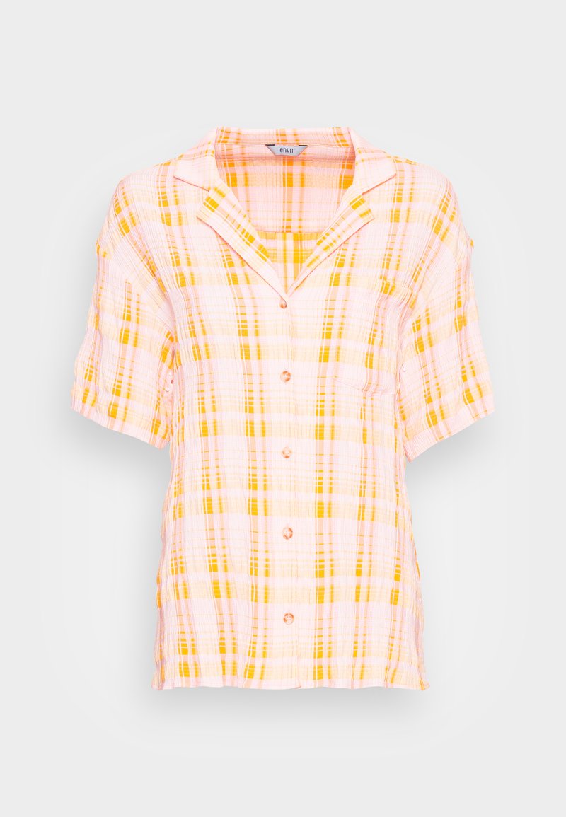 ROBYN SHIRT Media 1