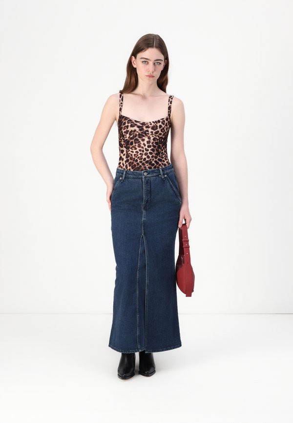 Good American FIT AND FLARE MAXI SKIRT