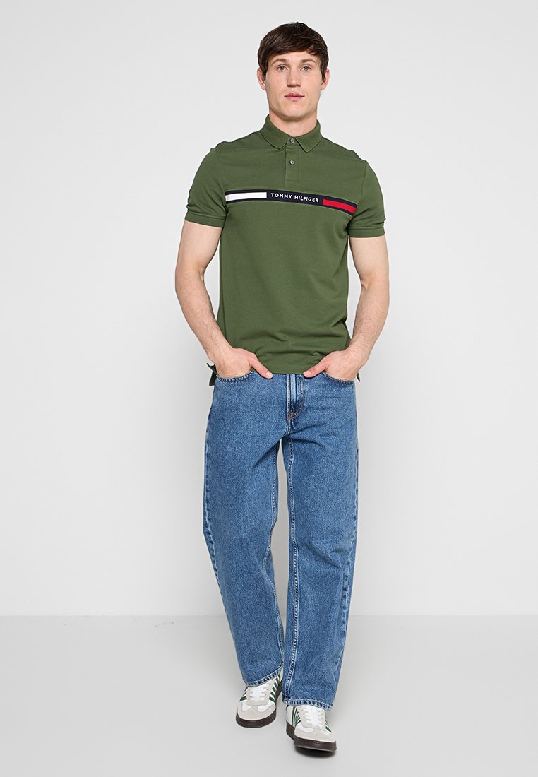 REGULAR FIT Media 2