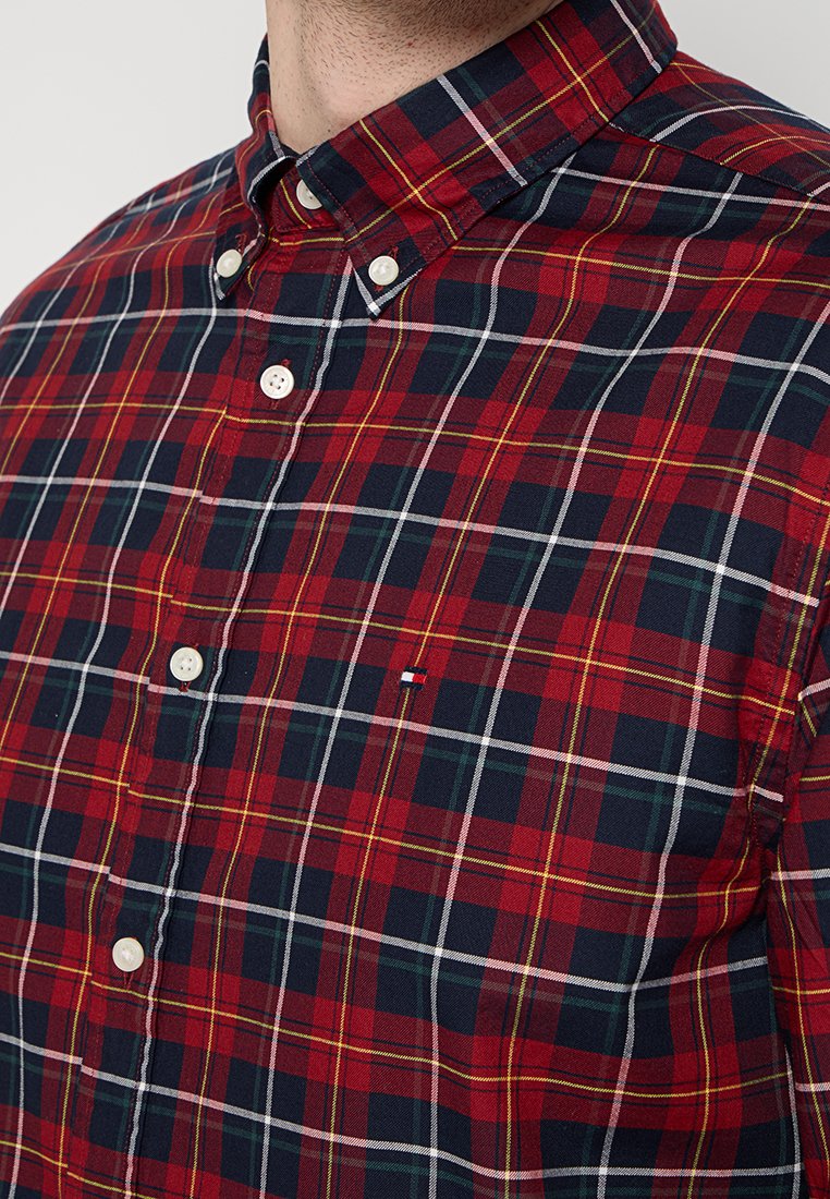 REGULAR FIT Media 2