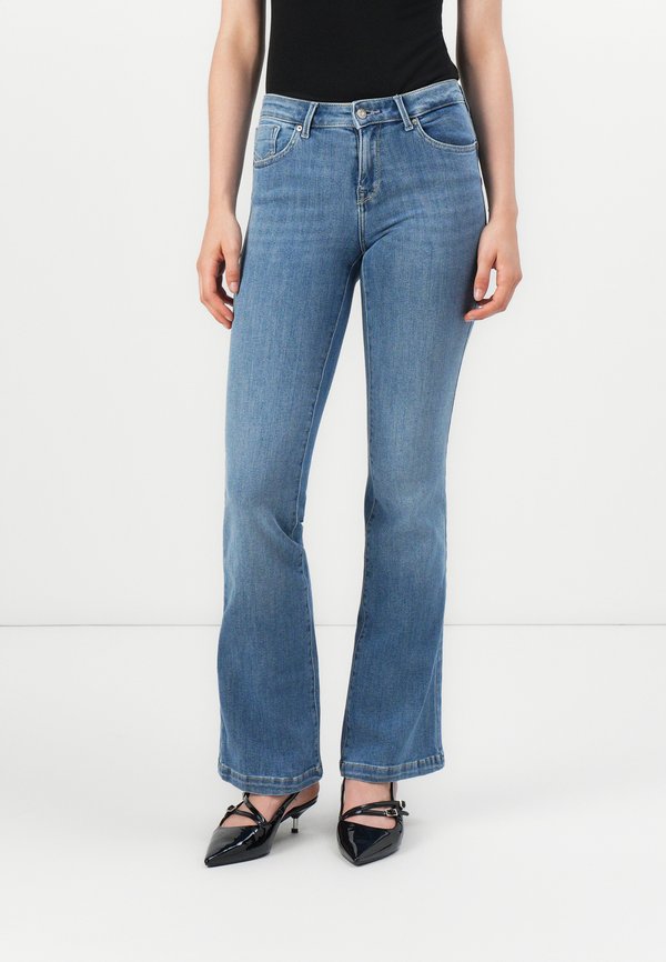 ONLY ONLPOWER Mid waist Flared Fit - Flared Jeans - medium blue denim