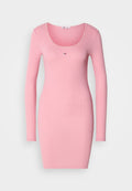 Langärmliges, eng anliegendes Kleid aus geripptem pinkfarbenem Stoff. Mit einem runden Ausschnitt und einem kleinen Logodetail in der Mitte der Brust.