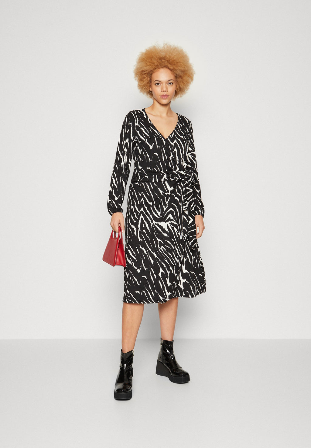 CARJOLA WRAP DRESS Media 2