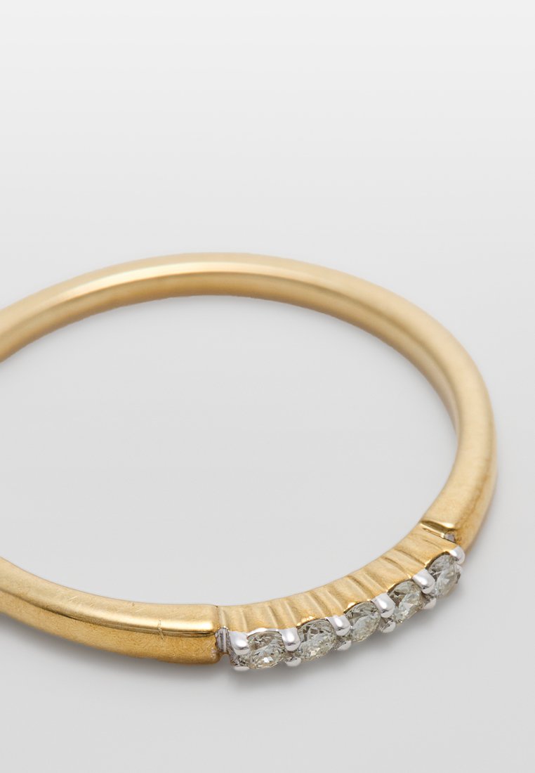 Revoni 0.07 CT DIAMOND