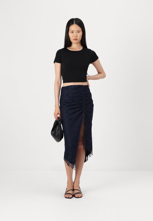 WAL G. DOLLY BACK ROCHED CROP