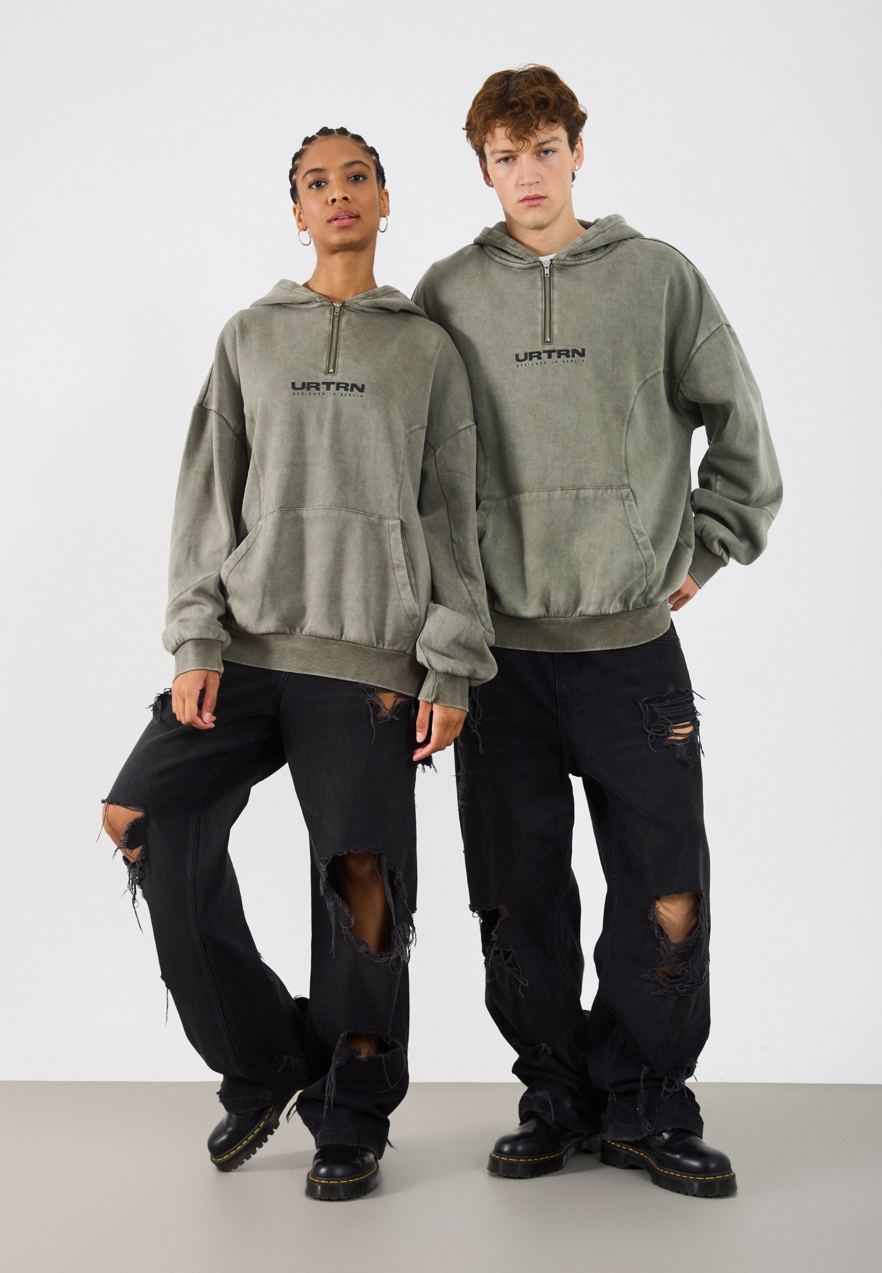 YOURTURN UNISEX RELAXED FIT CURVED HEM QUARTER-ZIP HOODIE