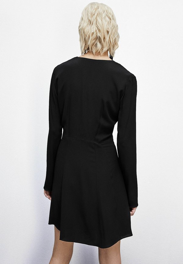 Patrizia Pepe ESSENTIAL