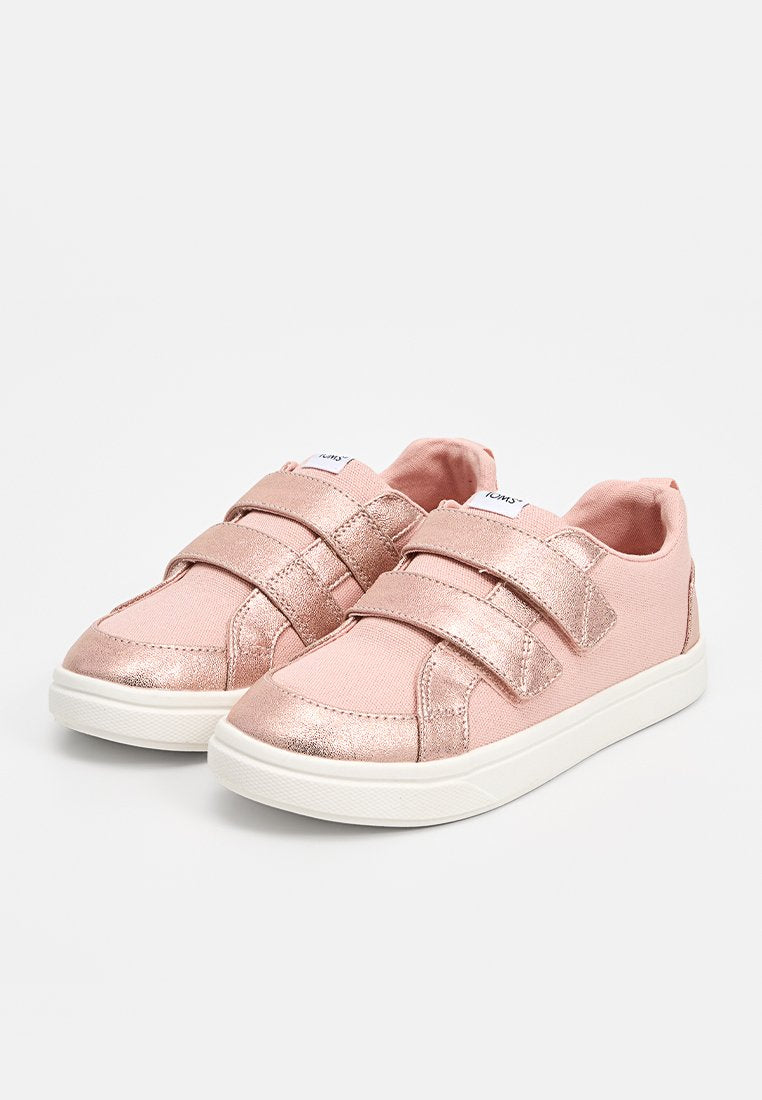 TOMS CRUZ