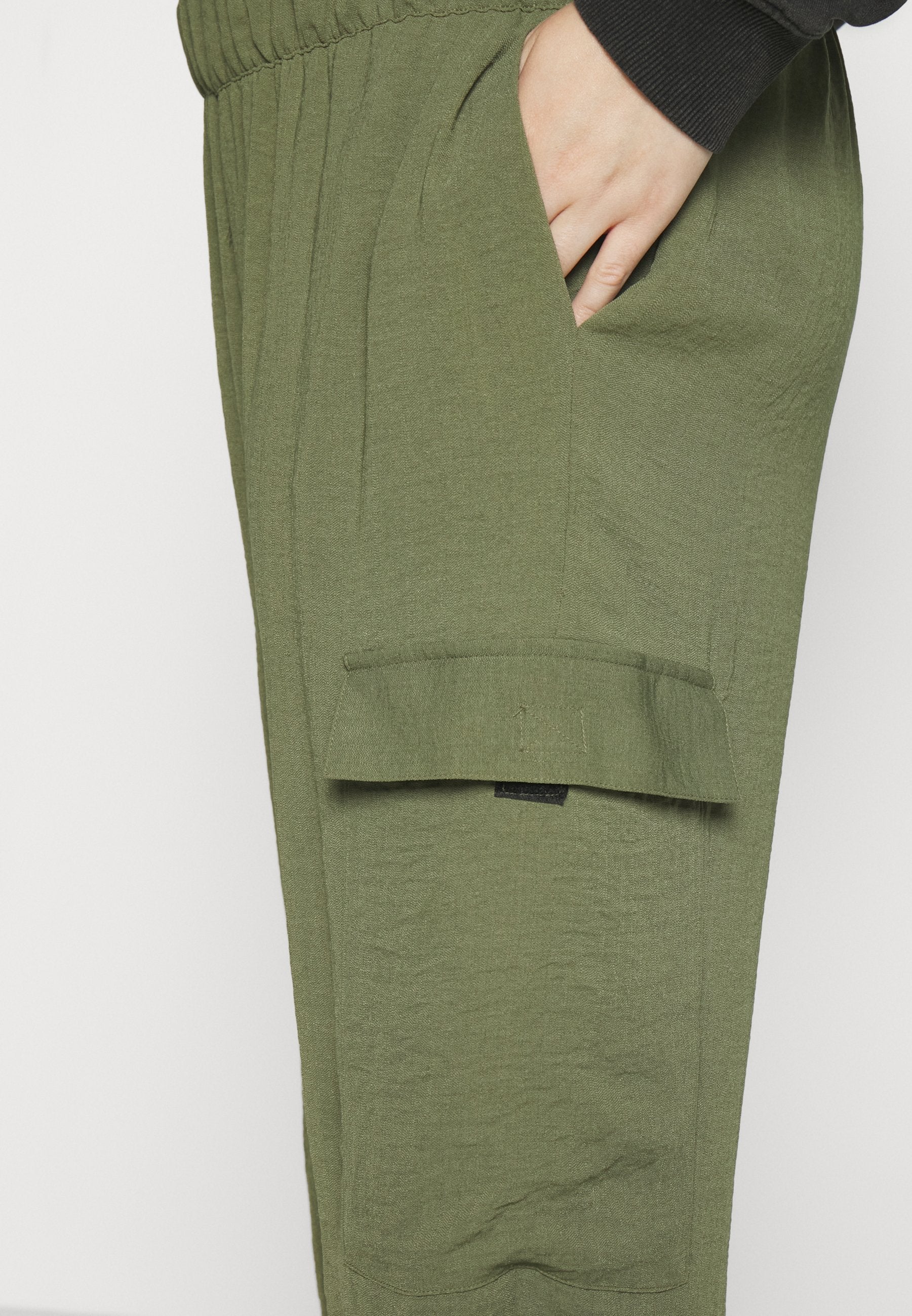 CARAYO JACKIE PANTS Media 5