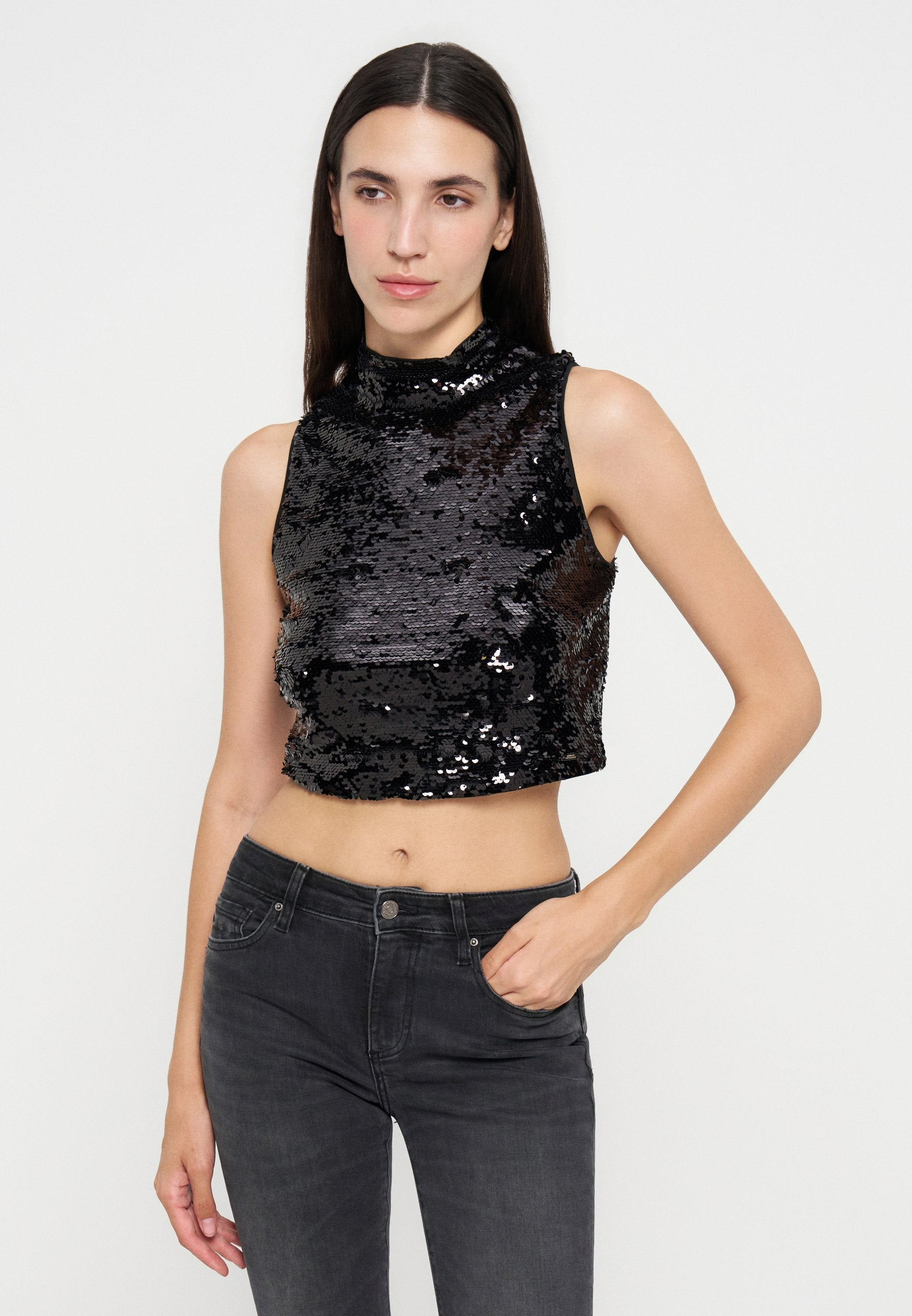 Armani Exchange Top Media 4