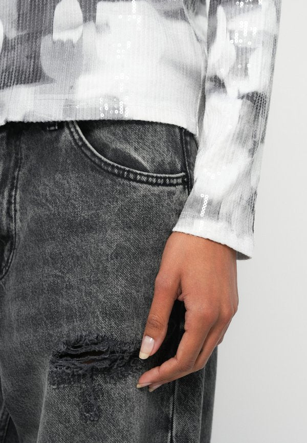 DKNY