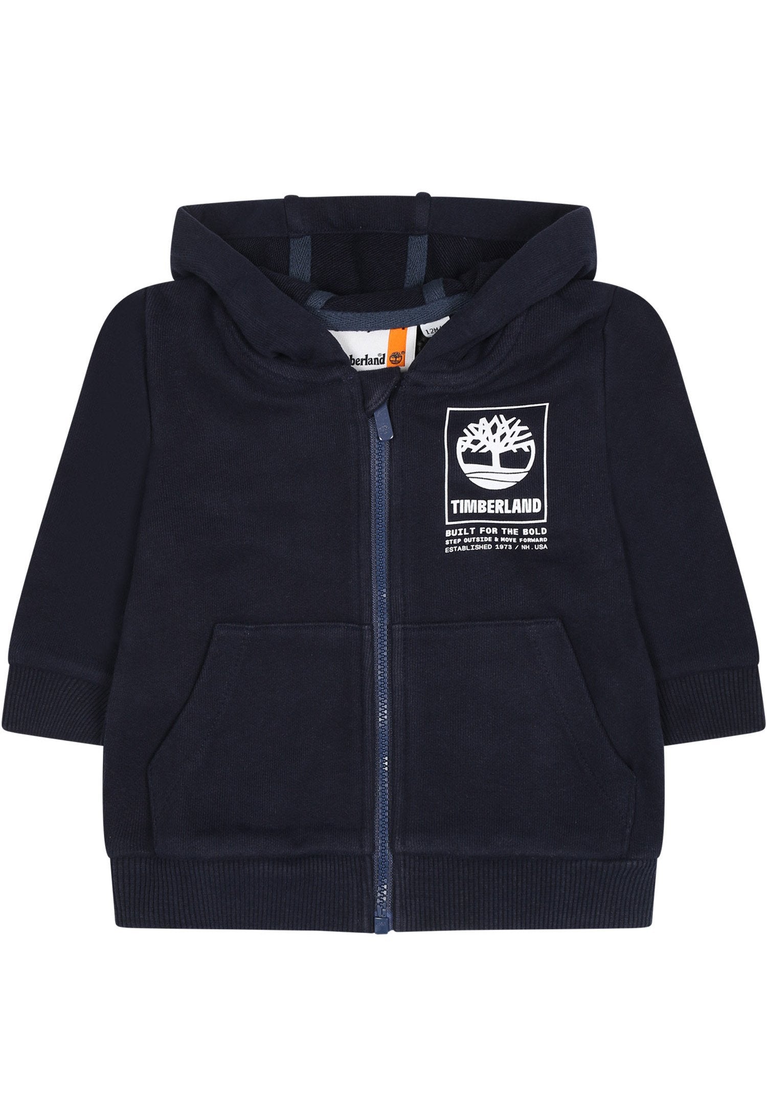 Navyblaue Zip-Hoodie aus weichem Stoff, mit Kängurutasche, gerippten Bündchen und einem weißen Timberland-Logo auf der Brust.