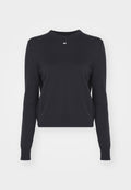 Dunkelblauer Pullover, runder Ausschnitt, lange Ärmel, weiche Stricktextur, geripptem Saum und Bündchen, kleines Logo auf der Brust, verkürzter Schnitt.