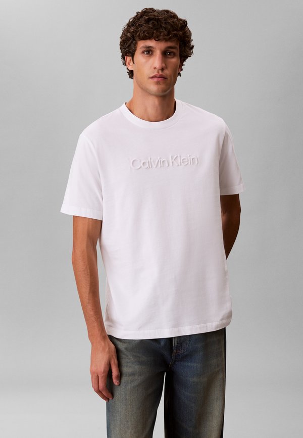 Calvin Klein WHOLESALE SPORTSWEAR GRAP GRAPHIC TEE