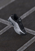 Nike Sportswear SHOX R4 UNISEX - Trainers - metallic silver-coloured/black/flat silver-coloured