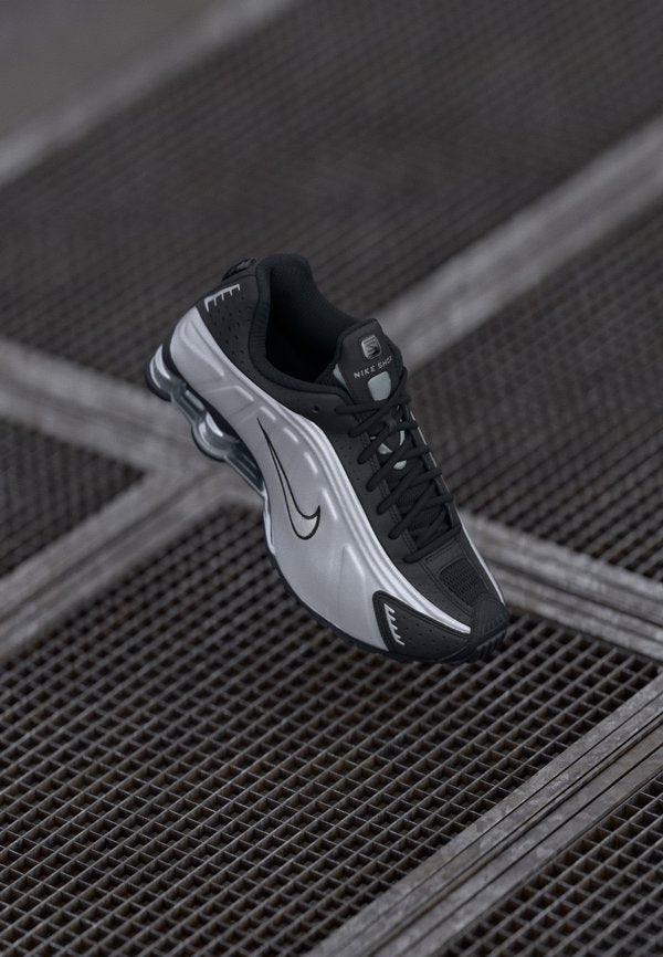 Nike Sportswear SHOX R4 UNISEX - Trainers - metallic silver-coloured/black/flat silver-coloured