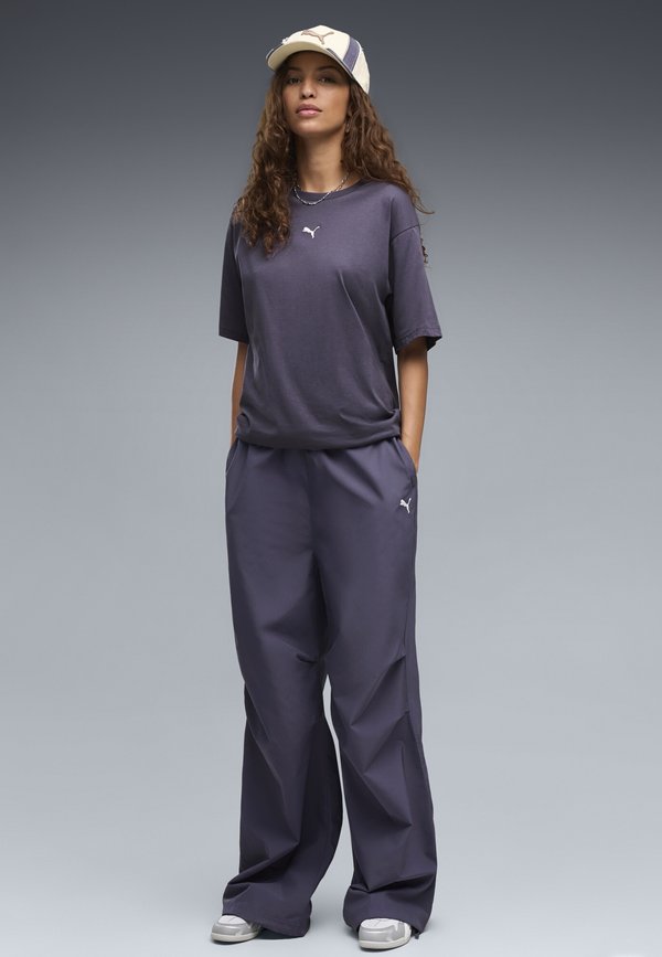 Puma WARDROBE ESS PARACHUTE WOVEN PANTS OP - Trousers - inky depths