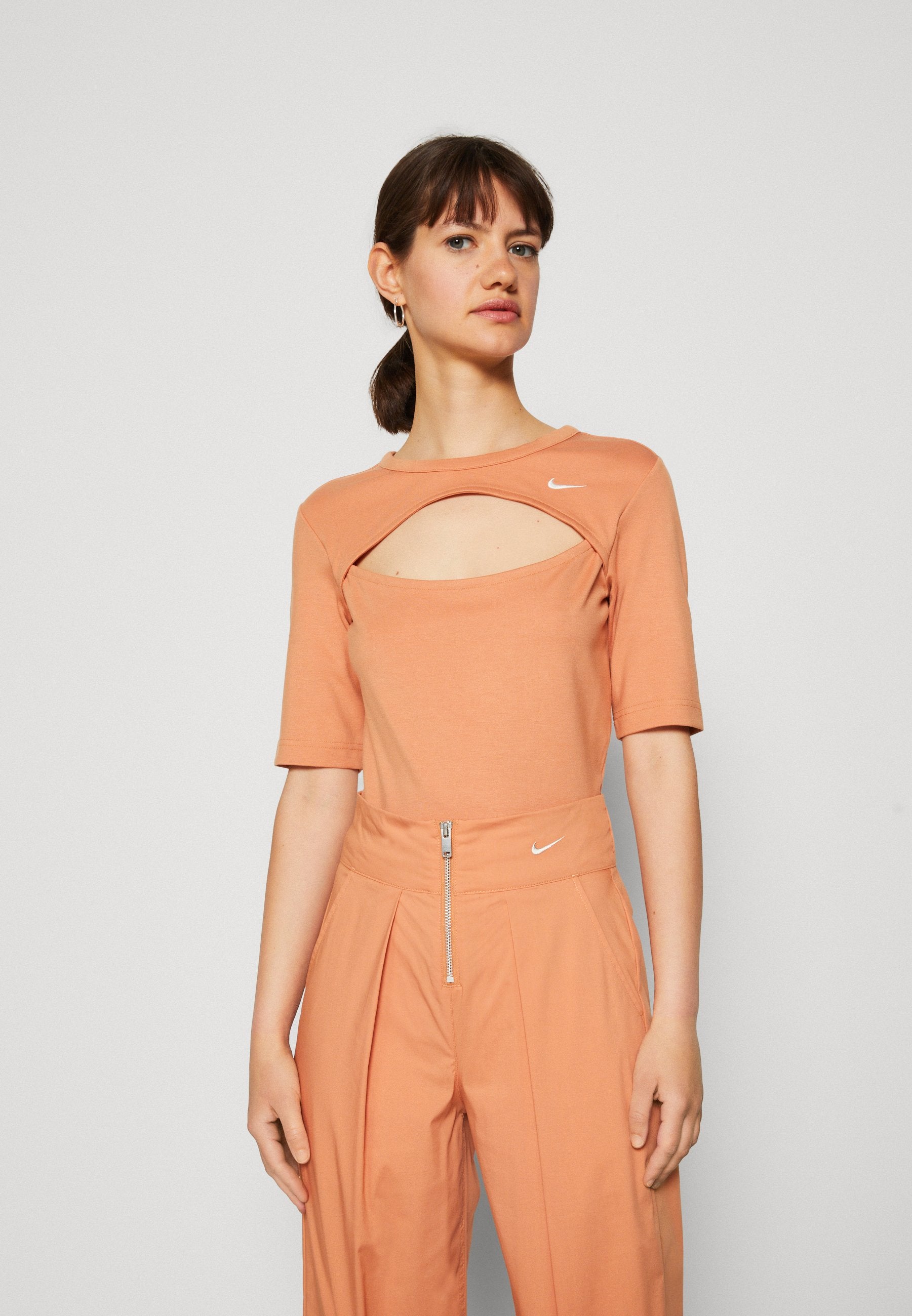 Nike Sportswear CUTOUT
