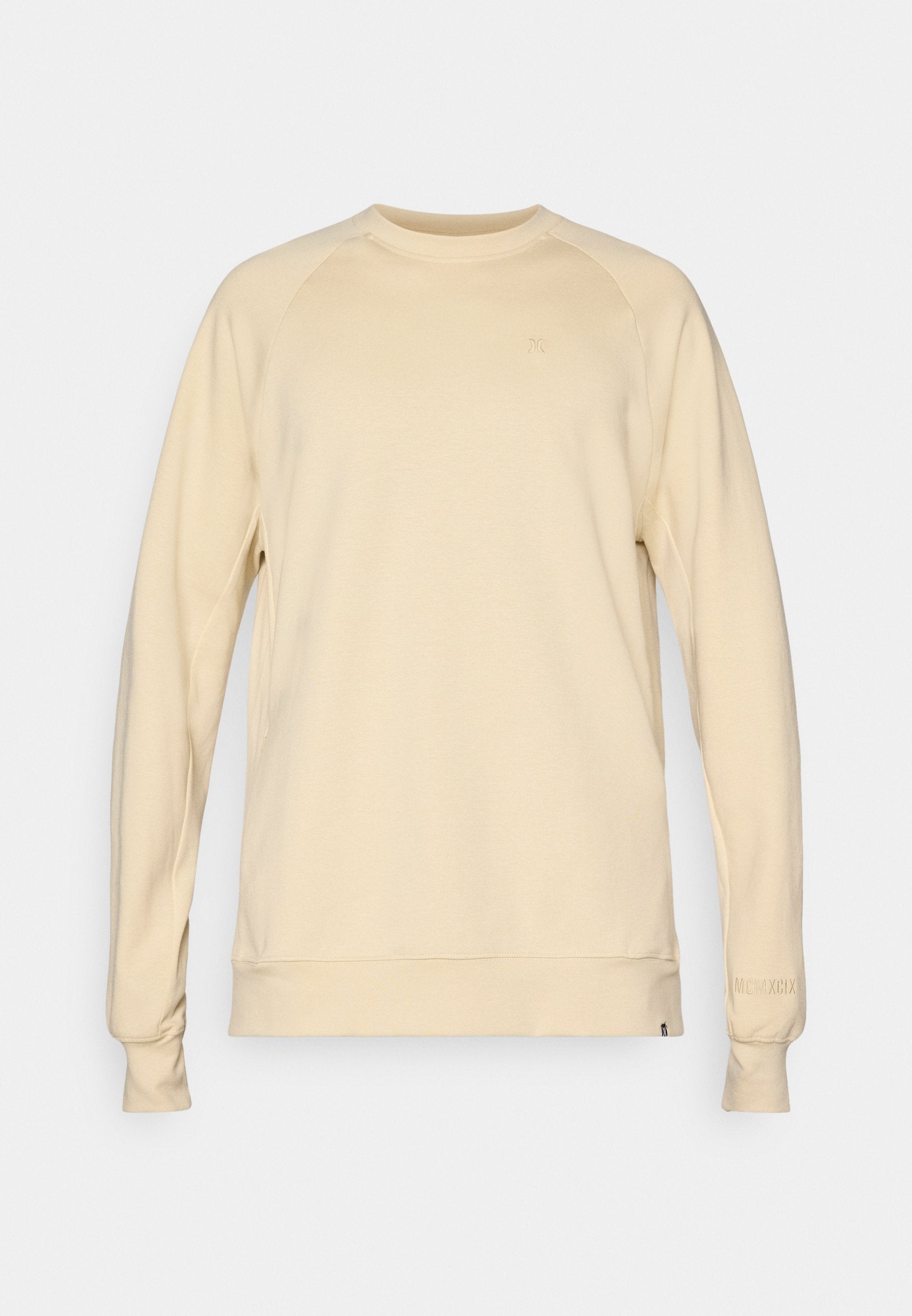 Helle beige Sweatshirt mit langen Ärmeln, Rundhalsausschnitt und gerippten Bündchen. Es verfügt über ein dezentes Logo auf der Brust und einen Textdetails an den Ärmeln.