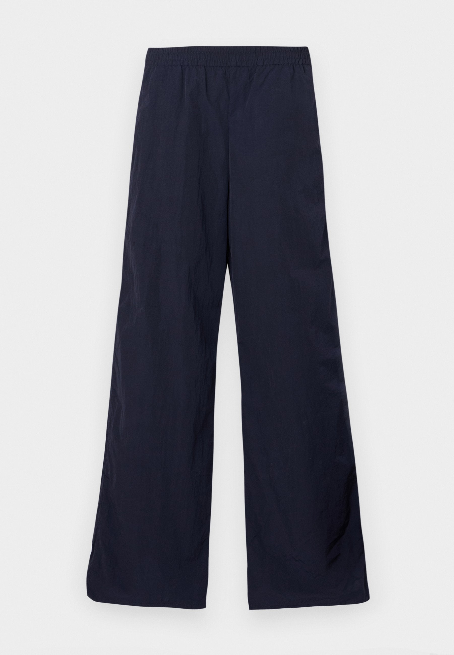 Weite Hosen in dunklem Marineblau, aus einem leichten Material mit glatter Textur und einem elastischen Bund für zusätzlichen Komfort.