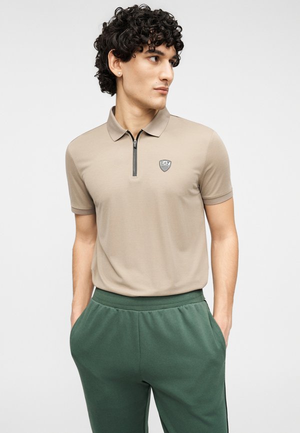 EA7 Emporio Armani TRAIN LOGO SERIES