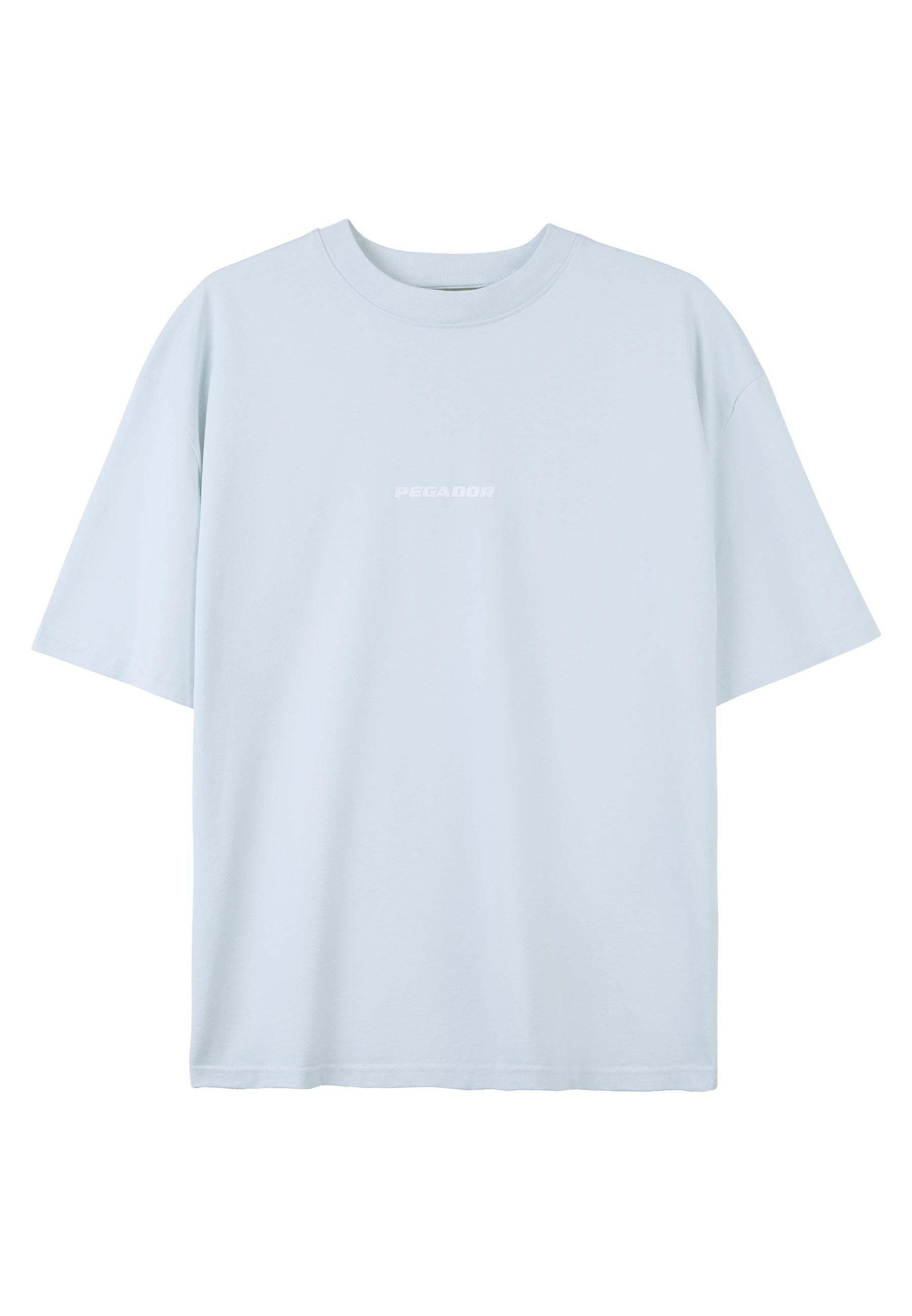 Hellblaues übergroßes T-Shirt mit kurzen Ärmeln, Rundhalsausschnitt und kleinem weißen "PEGADOR" Schriftzug in der Mitte der Brust.