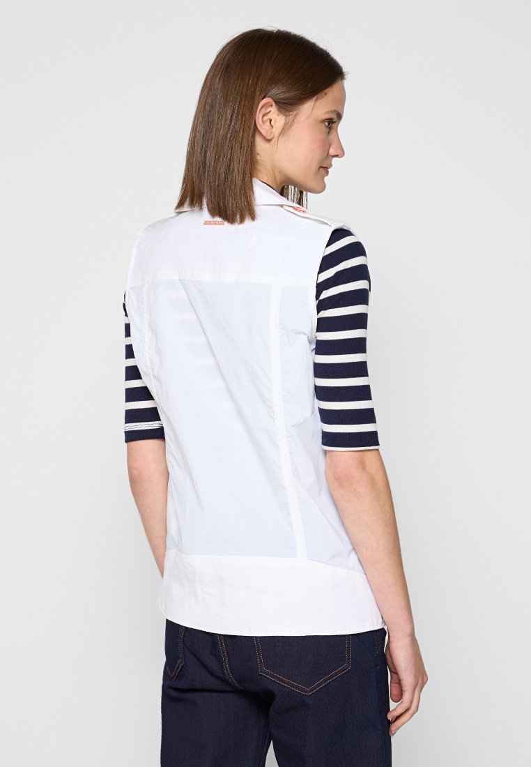 Armani Exchange Weste Media 3