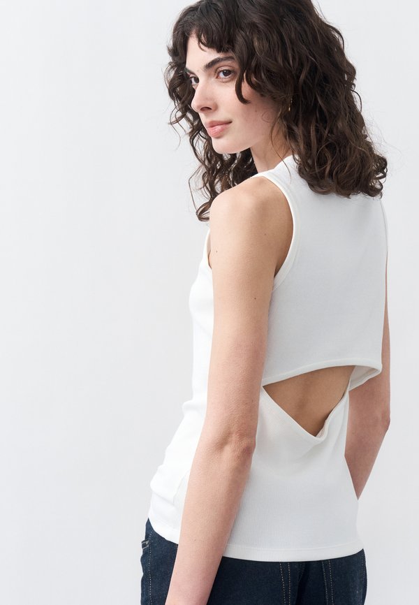 Calvin Klein Jeans LABEL CUTO