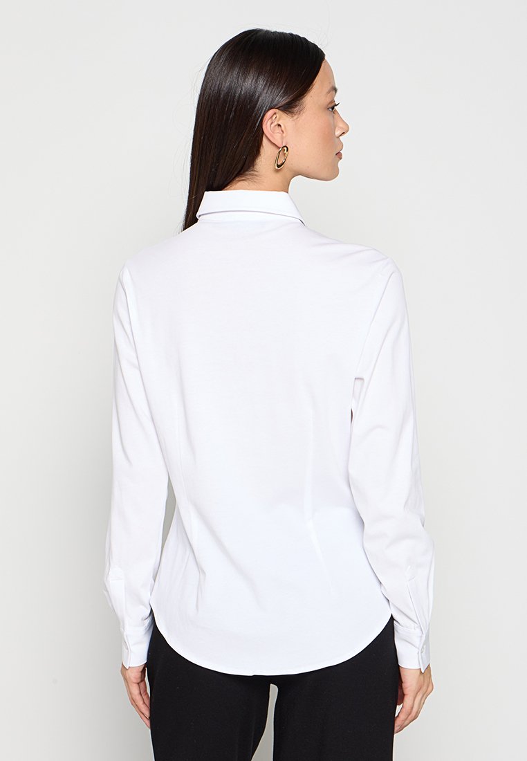 REGULAR FIT  Media 4