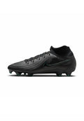 Schwarzer Nike Fußballschuh mit strukturiertem Obermaterial, auffälligen Nähten, niedrigem Knöchel und grünen Akzenten an der Sohle und dem Markenlogo. Fünf-stufige Sohle.