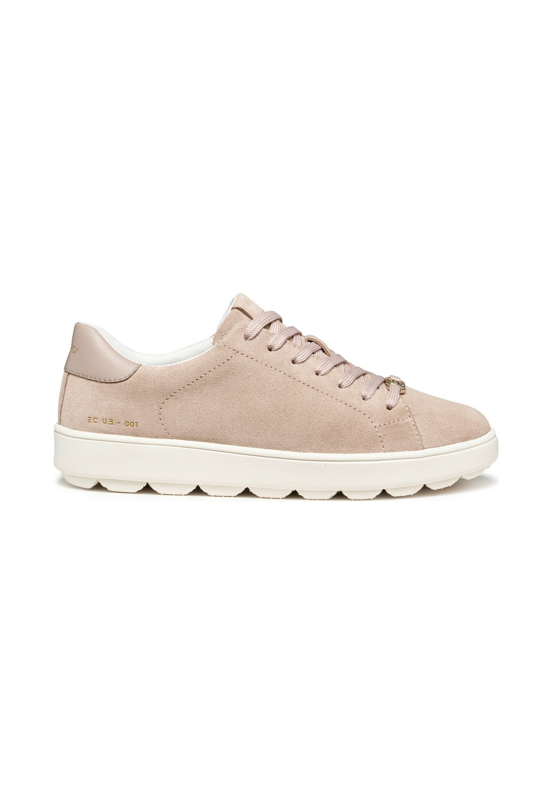 Hellrosa Wildledersneaker mit abgerundeter Zehenpartie, Schnürdesign und Gummisohle, die durch markante gewellte Kanten und metallische Details hervorsticht.
