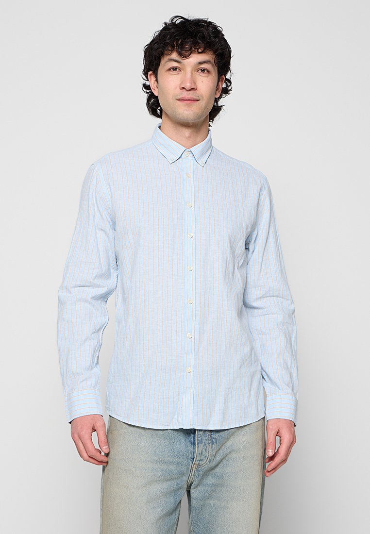 REGULAR FIT Media 1