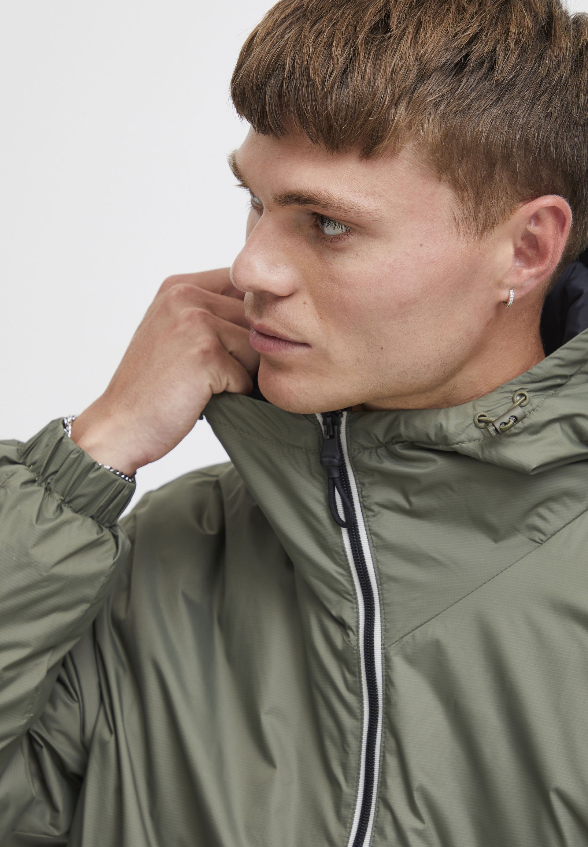SDGARON HOODED Media 6